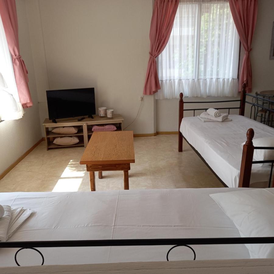 Μαρου Rooms Olympiakí Aktí Dış mekan fotoğraf