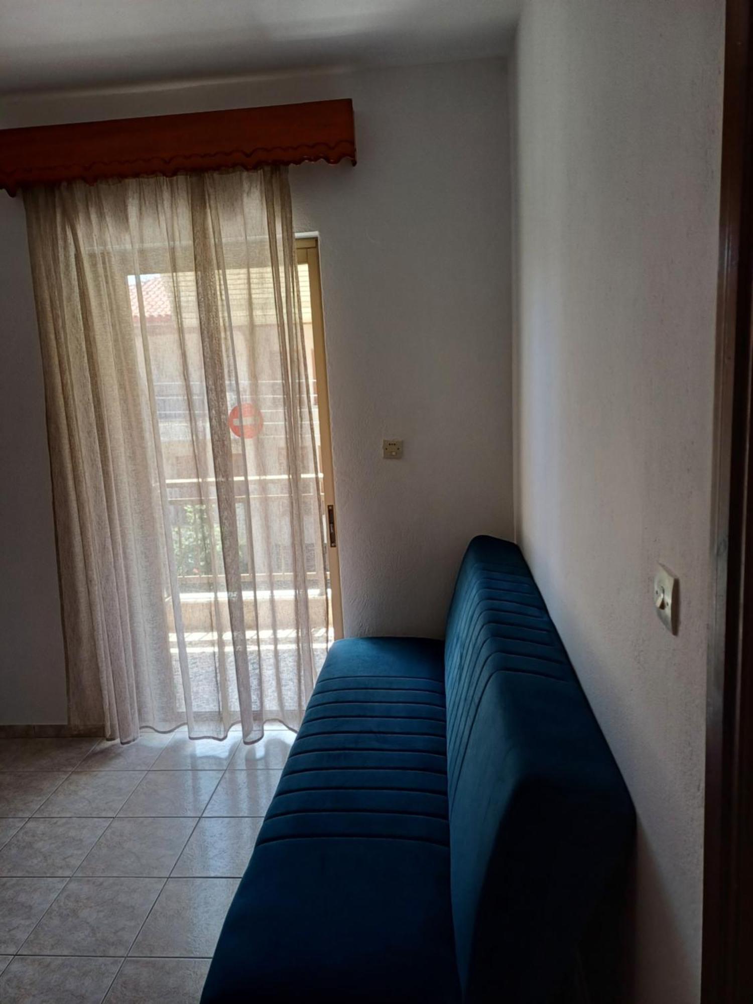 Μαρου Rooms Olympiakí Aktí Dış mekan fotoğraf